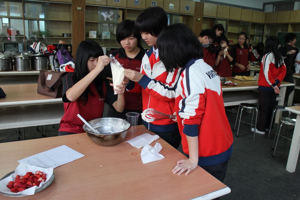 Cooking Club Makes Snacks